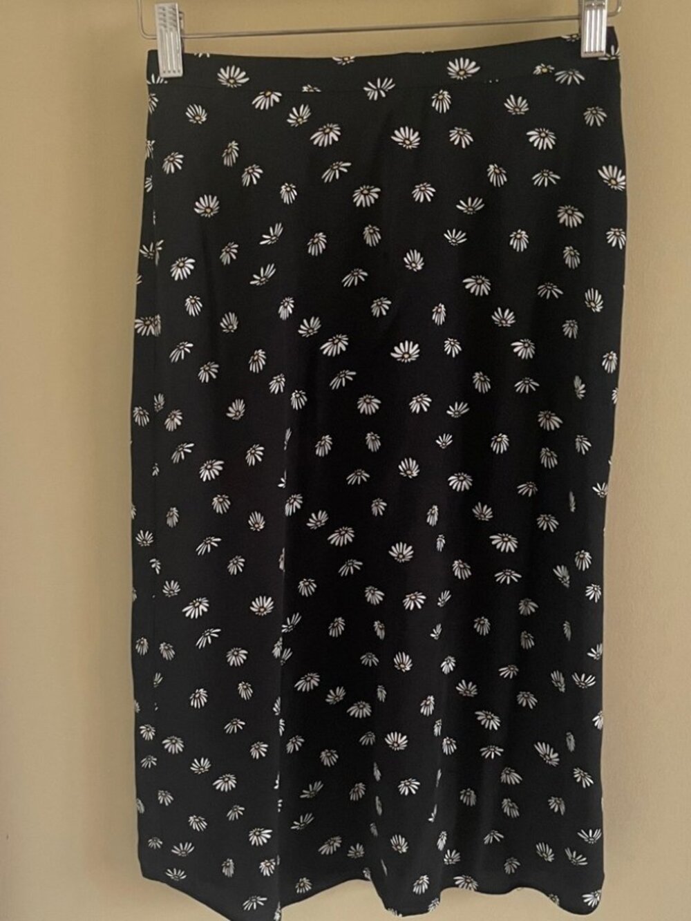 Wilfred MIDI skirt - black with daises/ Size 2